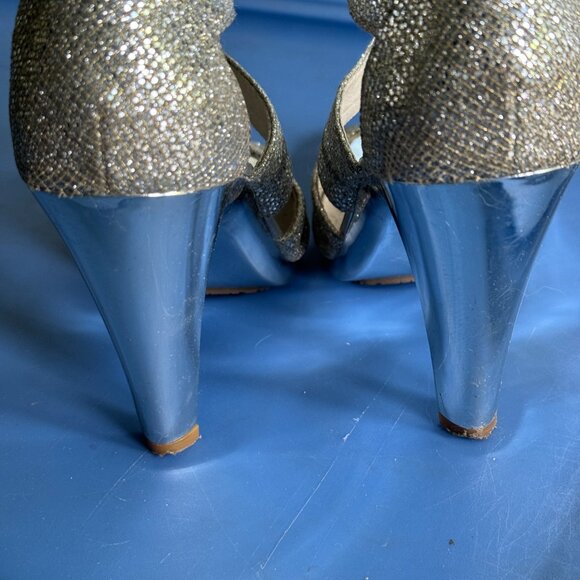 Michael Kors SIlver Berkley T-Strap Sandals size 7 1/2M, Silver Glitter W/Zipper - Picture 7 of 10